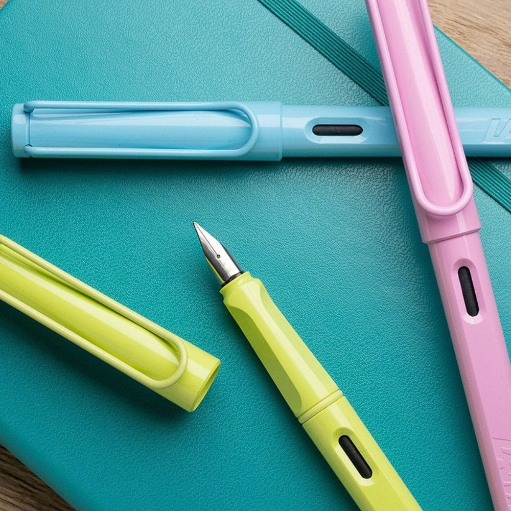 LAMY Safari Fountain Pen Medium Spring Green