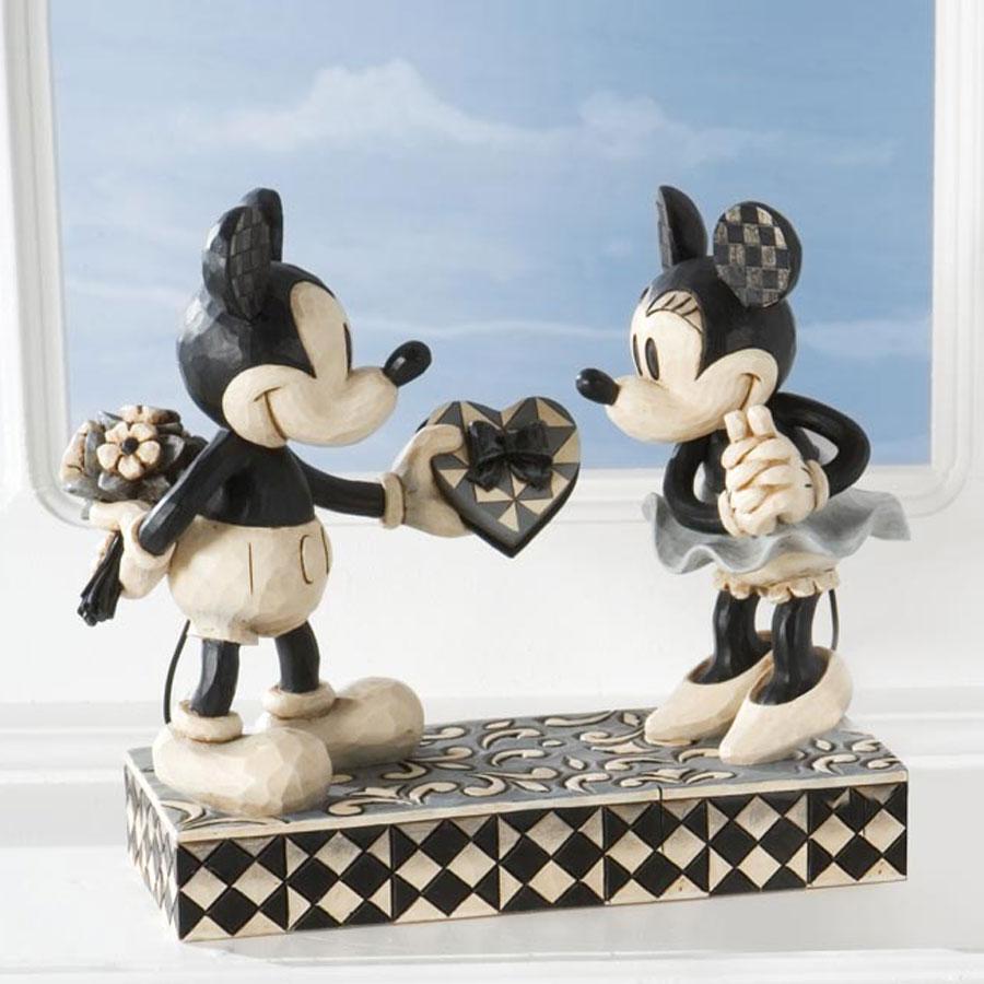 Jim Shore Disney Traditions Mickey & Minnie Real Sweetheart