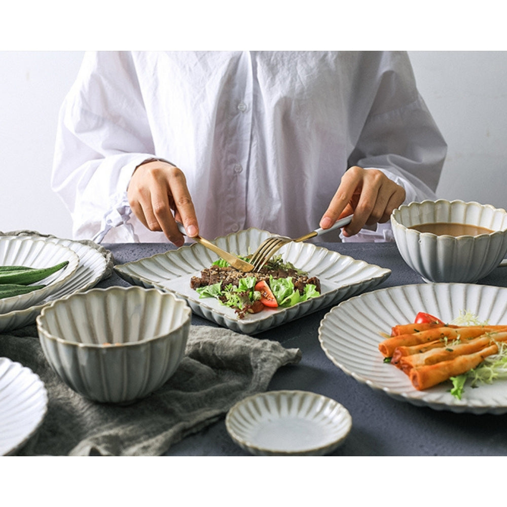 Porcelain Rinka Chrysanthemum White Bowl (Set of 2)