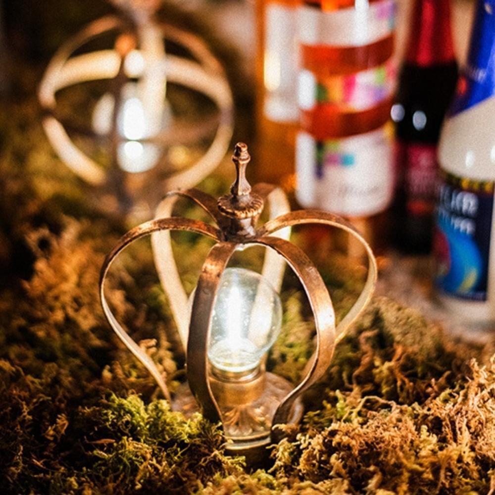 Vintage Gold Metal Crown Table Lamp