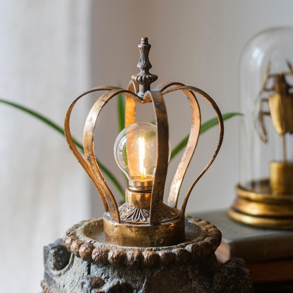 Vintage Gold Metal Crown Table Lamp