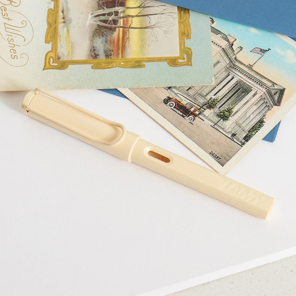 LAMY Safari Gift Pack Fountain Pen - Fine - Cream