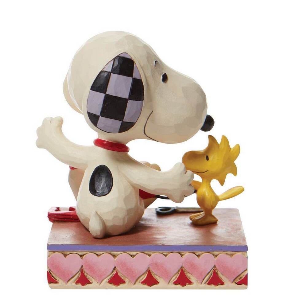 Peanuts by Jim Shore Snoopy with Stringing Hearts Garland