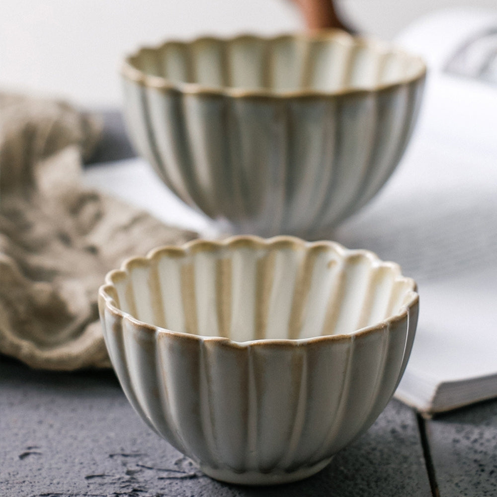Porcelain Rinka Chrysanthemum White Bowl (Set of 2)
