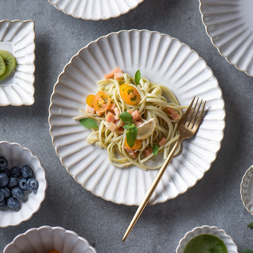 Porcelain Rinka Chrysanthemum White Plate