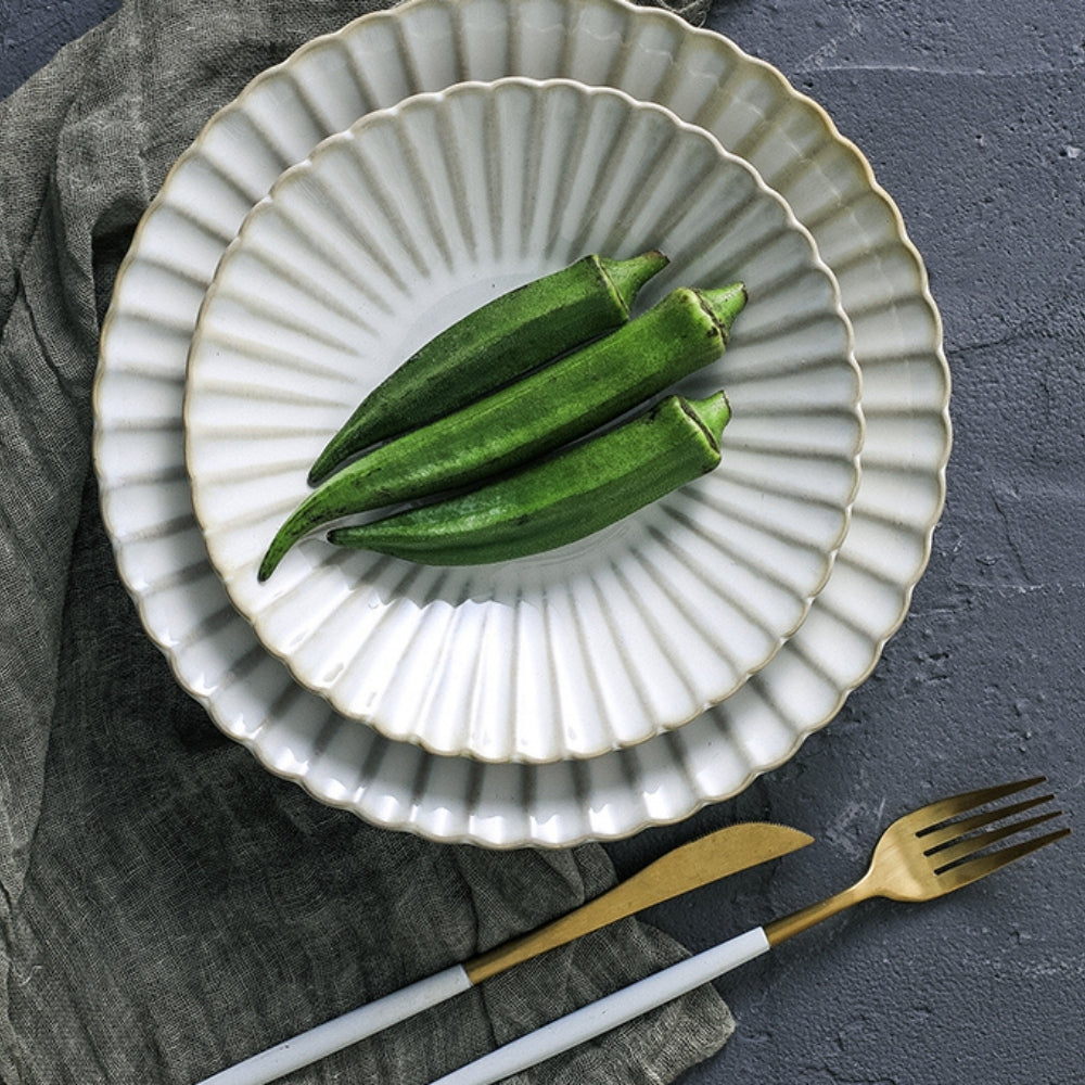 Porcelain Rinka Chrysanthemum White Plate