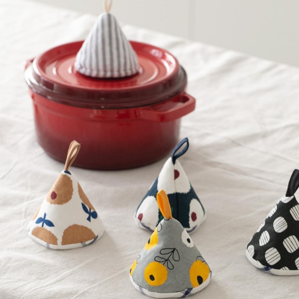 Triangle Linen Heat Proof Oven Potholder (Set of 2)
